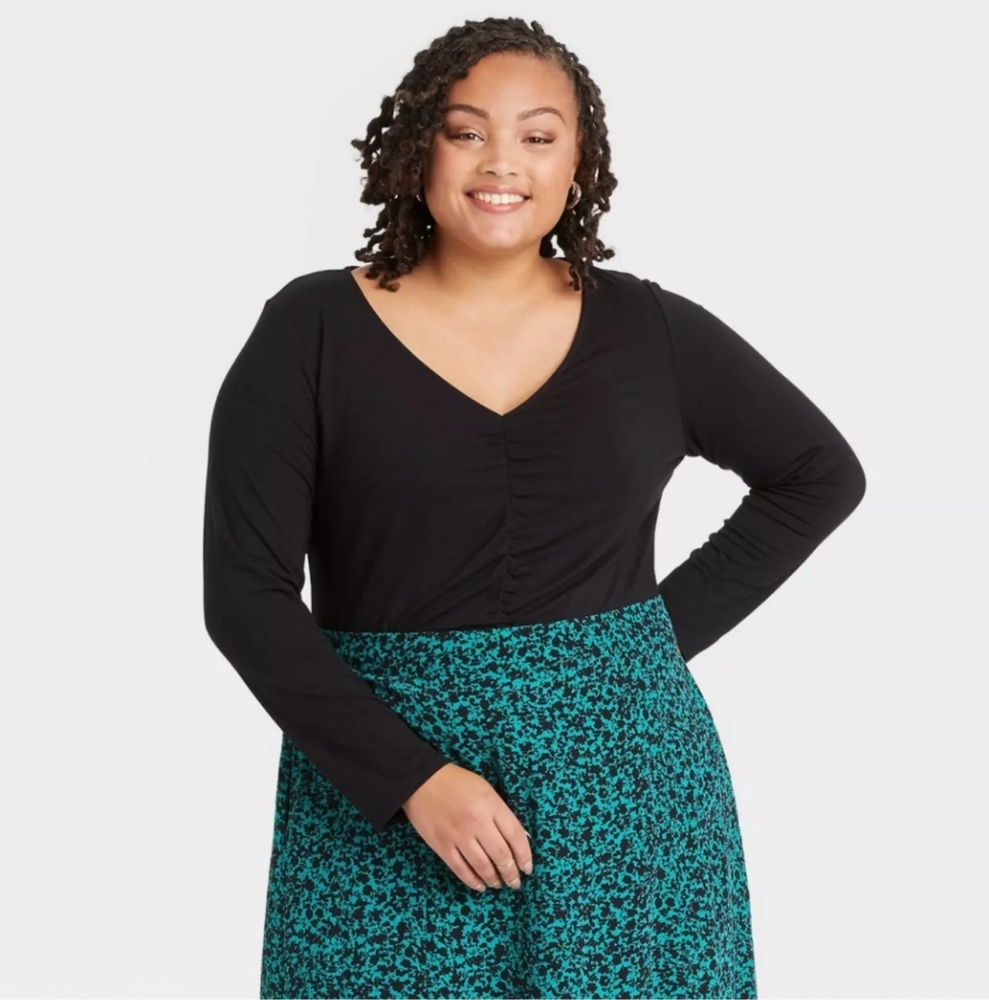 Ava & Viva Long Sleeve V-Neck Ruched Front Top Black Sz 4x NWT